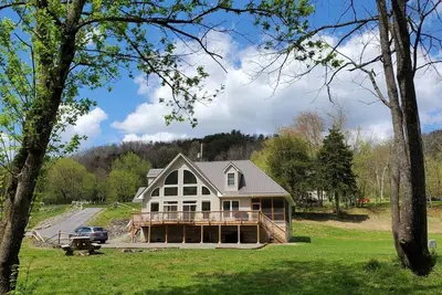 Image de Spacious & Stylish Waterfront Home on New River! 3