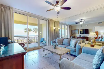 Image de 2nd Floor Condo Gulf Front, Nearby Shopping & Dining