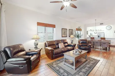 Image de 4th-floor picturesque Gulf-front condo in Perdido Key with pool
