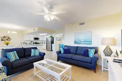 Image de 2nd-floor, oceanfront condo with Gulf view, W/D, heated pool, & large balcony