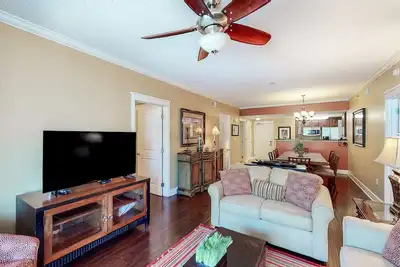 Image de Inviting, Spacious Condo On Okaloosa Island Playground, 2 Hot Tubs
