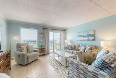 Image de 6th-floor, cozy beachfront condo with views - quick walk to dining