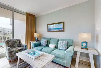 Image de Welcoming, beachy condo on Okaloosa Island - pool, hot tubs, private W/D & Ac