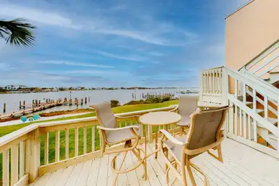 Image de Treehouse townhome w/incredible bay views and close shops/restaurant