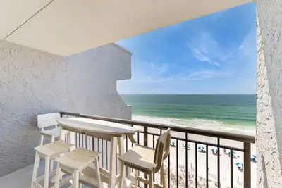 Image de 7th-floor, bright Gulf-front condo with views - close to entertainment