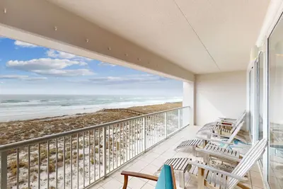 Image de Updated 3rd floor condo w/ beach access and complementary Beach Service