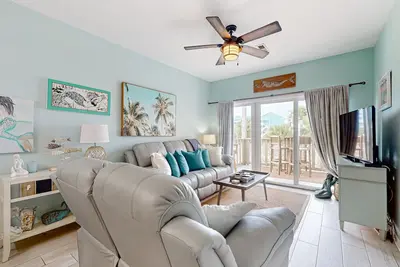 Image de Condo w/ partial bay view, onsite fishing dock, beach access, & shared pool