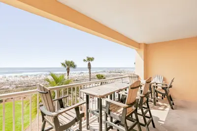 Image de 2nd Floor Gulf Front Condo Fun Amenities, Nearby Shopping & Dining