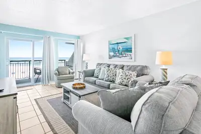Image de Bright, third-floor Gulf-front condo with views - close to entertainment