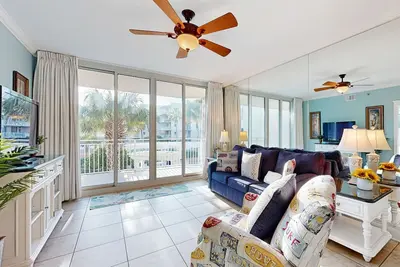 Image de 2nd Floor Spacious Condo On Okaloosa Island Waterfall, Lazy River