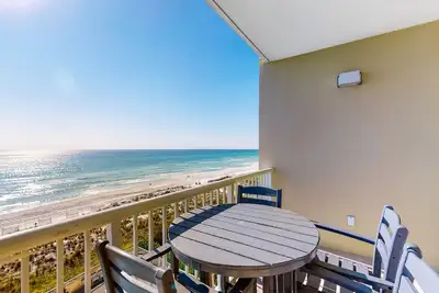 Image de Inviting 5th-Floor Condo On Okaloosa Island Gulf-Front Views Beach Chairs