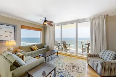 Image de 9th-floor open, bright condo with views - close to dining
