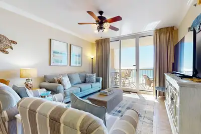 Image de 5th Floor Gulf Front Condo Shared Amenities, Nearby Shopping & Dining