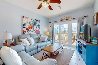 Image de Sound-front home with fishing dock, balcony, sundeck & easy beach access