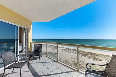 Image de Gulf Front Condo with Onsite Pools, Fitness Center, Dry Sauna, and WiFi
