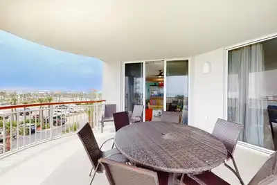 Image de 2nd Floor Cute Gulf Front Condo Many Amenities, Private Beach Access