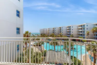 Image de Beautiful, Spacious Condo At Waterscape Children's Playground, 2 Hot Tubs