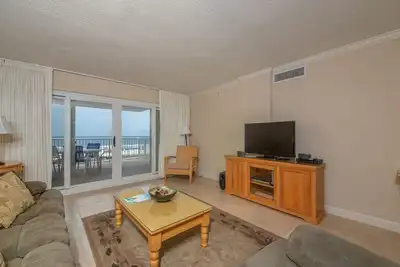 Image de 2nd Floor Spacious Gulf-Front Condo, Multiple Pools, and More