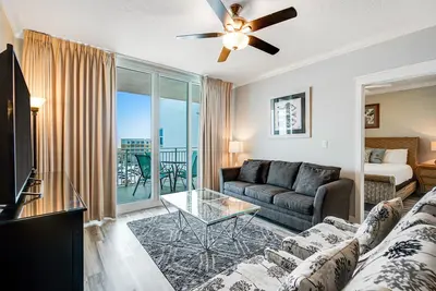 Image de 6th Floor Welcoming Condo At Waterscape 490 Feet Of Private Beach