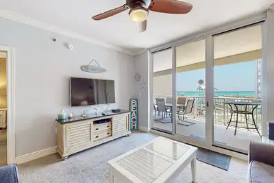 Image de Nice 2nd Floor Condo Partial Gulf View, Nearby Shopping & Dining