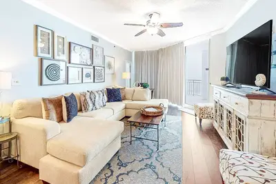 Image de Gulf-front condo with amazing views & beach access - short walk to dining