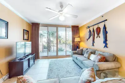 Image de Cute, coastal condo with lazy river, Gulf view, hot tub & gym - near the beach