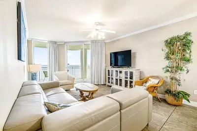 Image de Gulf-front condo with pools, hot tub & tennis - walk to dining