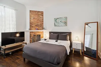 Image de Walk to local eateries, entertainment venues & shops ★ Starland District