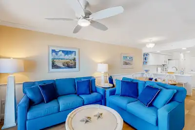 Image de Second floor oceanfront condo w/ ocean view, washer/dryer, Ac, and pool access