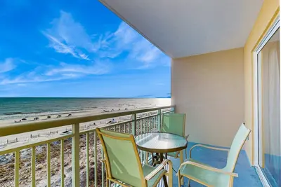 Image de Gulf front condo w/ beach setup included - near entertainment