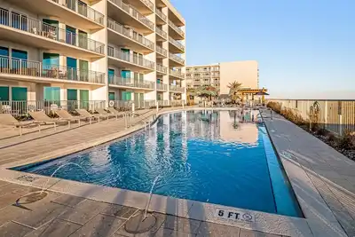 Image de Luxurious gulf-front condo with resort amenities - near entertainment