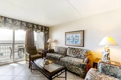 Image de 4th-floor, open, airy condo with Gulf Views- close to dining