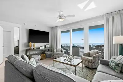 Image de Spacious, updated condo with amazing views - steps to entertainment