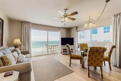 Image de 5th Floor Condo w/ Steps From The Gulf, Restaurants Minutes Away