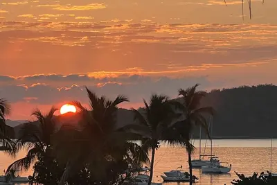 Amazing Location & Value! A few steps to the beach, walk to the restaurant/bar!