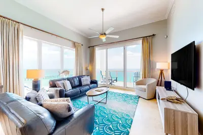 Image de Luxury Penthouse Condo with Oceanfront Views & Platinum Beach Service
