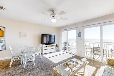 Image de 3rd Floor Bright Gulf-Front Condo w/ Views, Close To Entertainment