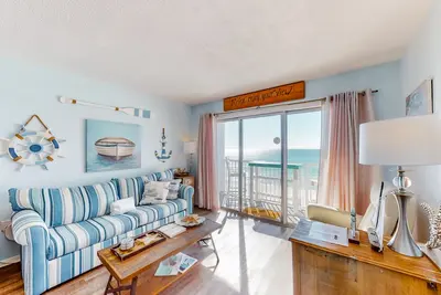 Image de Snowbird-friendly oceanfront condo with ocean view, central Ac, & beach service