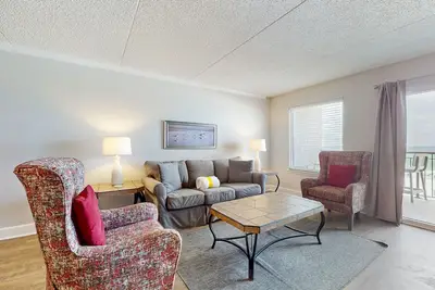 Image de Cozy Gulf-front condo with 2 beach chairs - close to entertainment