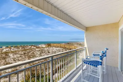 Image de 2nd Floor Gulf Front Condo w/ Gulf Views, Close To Entertainment