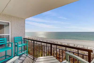 Image de Gulf-front escape with pool, balcony view, amazing beach access & tennis