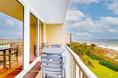Image de Inviting 4th-Floor Condo On Okaloosa Island Gulf-Front Views Shared pool