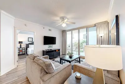 Image de Welcoming, Coastal Condo On Okaloosa Island Playground, 2 Hot Tubs