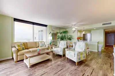 Image de 11th Floor Gulf-Front Perdido Sun Condo w/ Indoor & Outdoor Pool