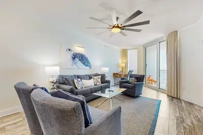 Image de Gulf-front condo with amazing views, pools, beach access & gym