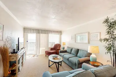 Image de Great beachfront condo, pool & tennis courts - quick drive to dining