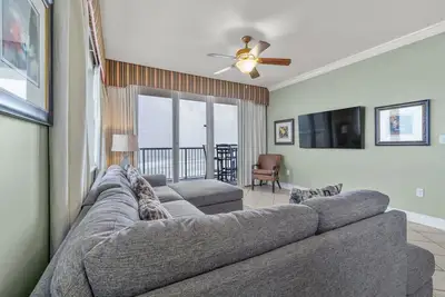 Image de Sixth-floor Gulf-front condo with water views, pool, hot tub & covered parking