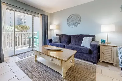 Image de Updated, Coastal Condo w/ Steps To The Gulf, Close To Entertainment
