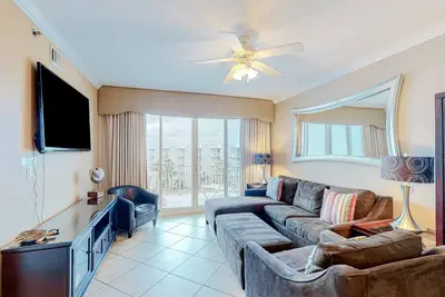 Image de Welcoming 'At Home' Condo On Okaloosa Island Waterfall, Lazy River