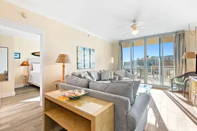 Image de Spacious, Beachy Condo On Okaloosa Island w/ Playground and Two Hot Tubs Access